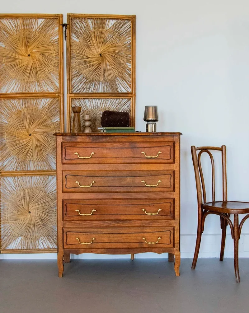 Garance, la commode en bois foncé N°585
