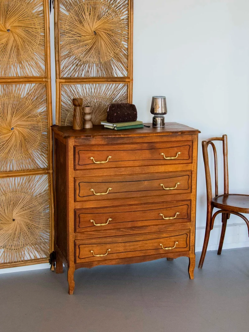 Garance, la commode en bois foncé N°585