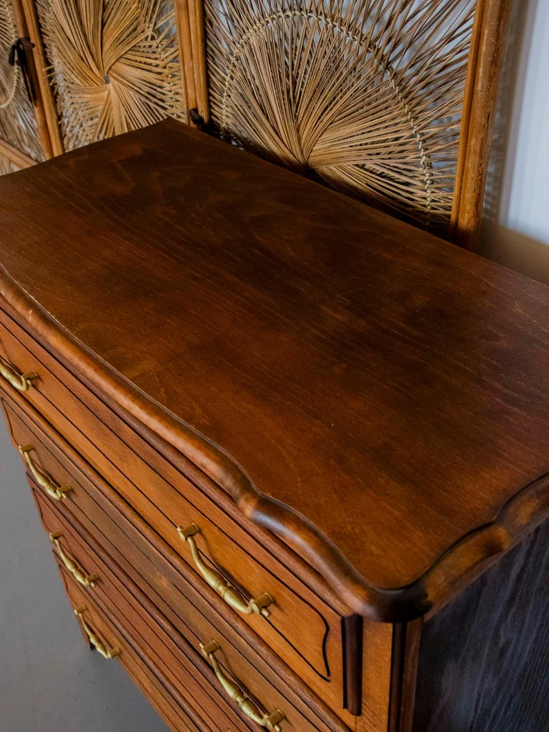 Garance, la commode en bois foncé N°585