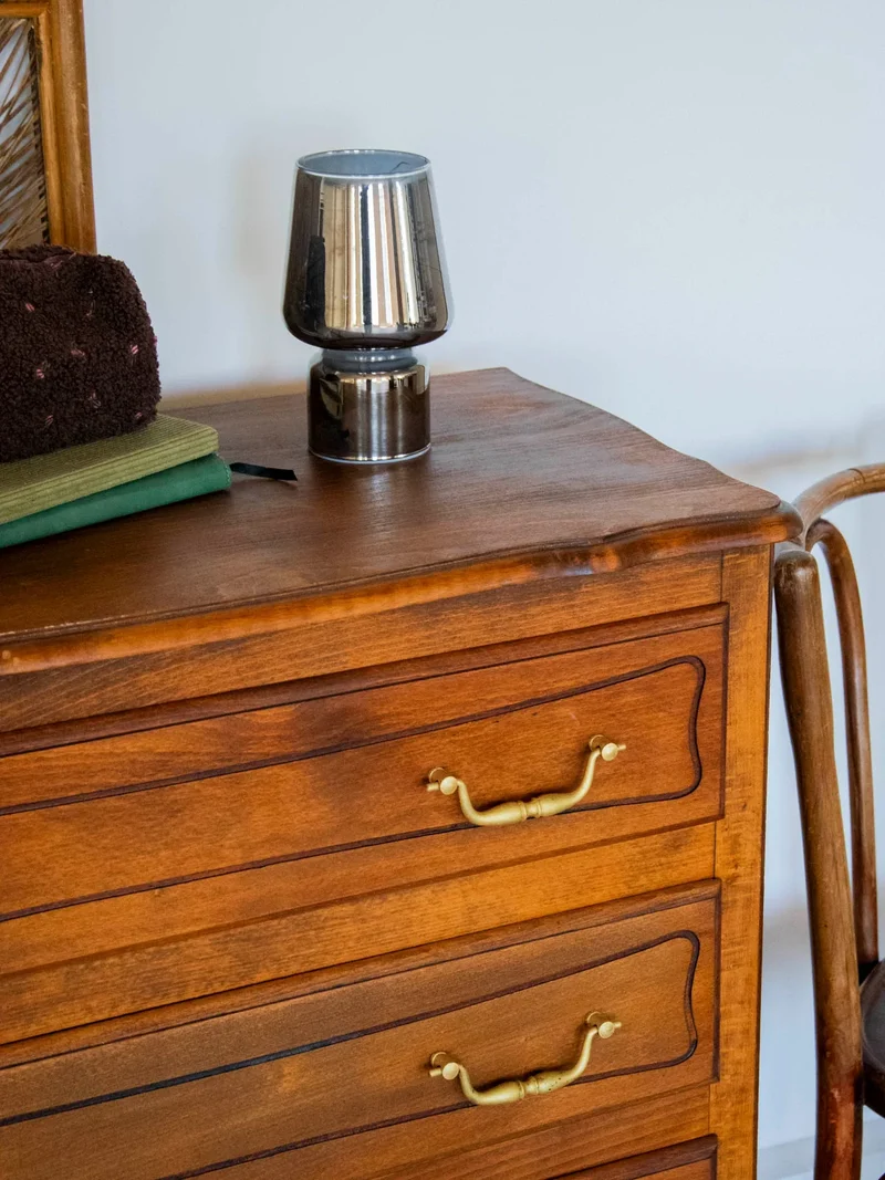Garance, la commode en bois foncé N°585