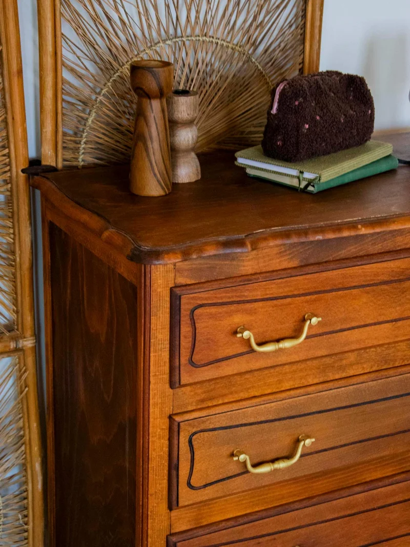 Garance, la commode en bois foncé N°585