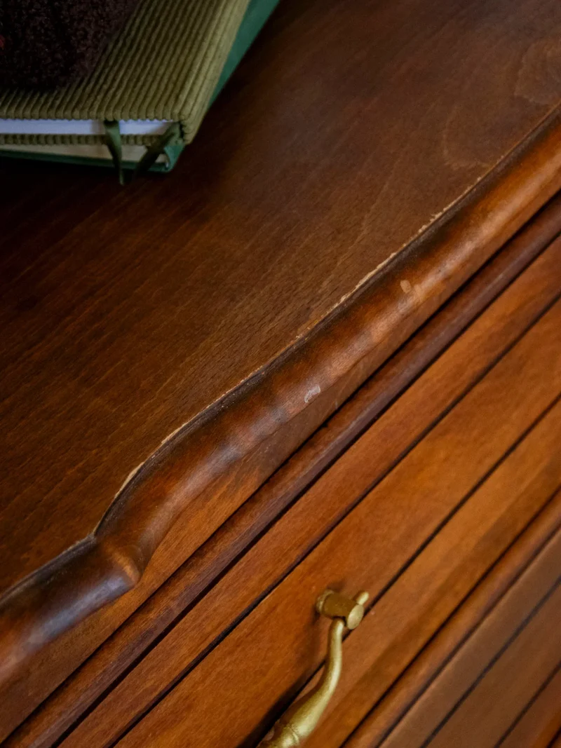 Garance, la commode en bois foncé N°585