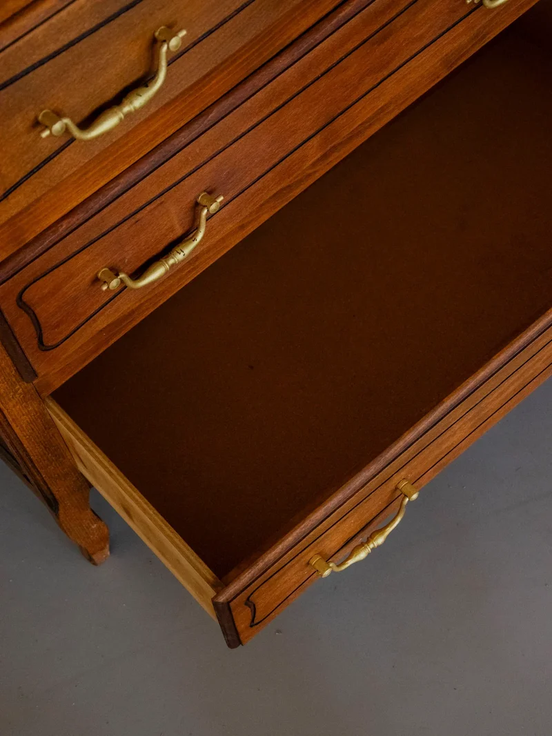 Garance, la commode en bois foncé N°585