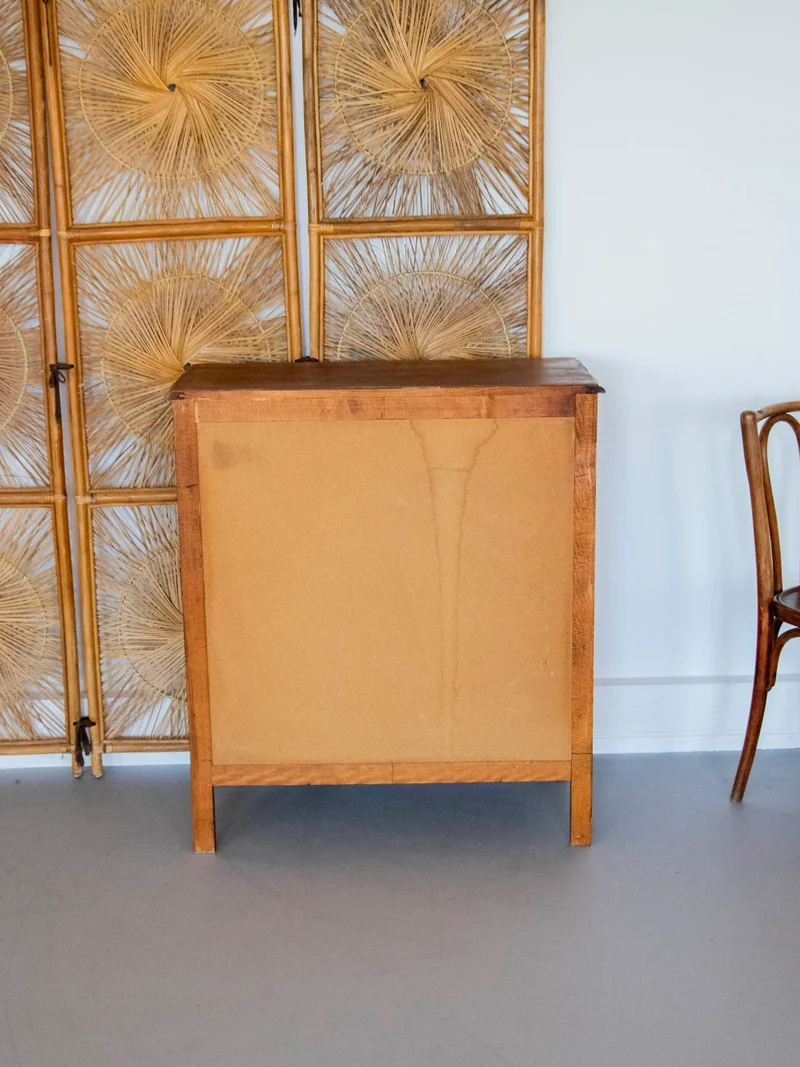 Garance, la commode en bois foncé N°585