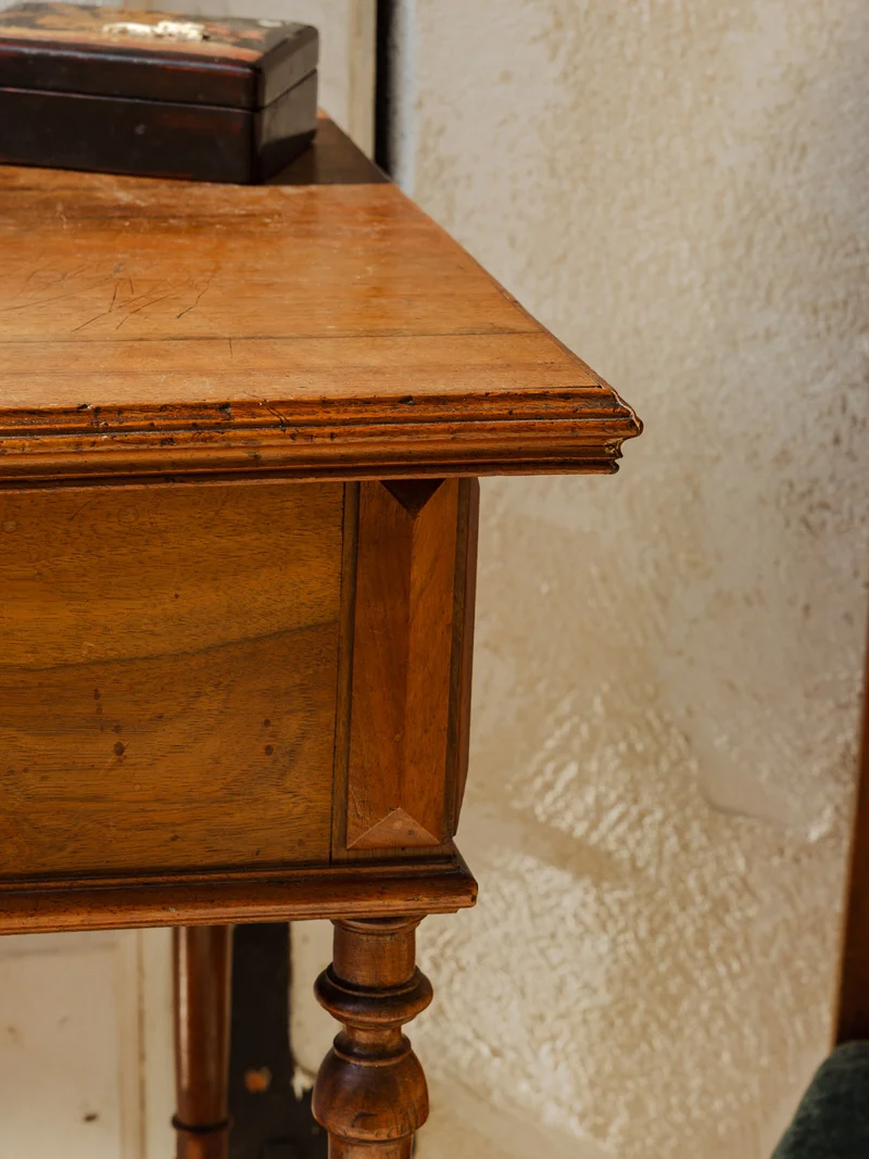 Francine, la table d'appoint vintage en bois N°838