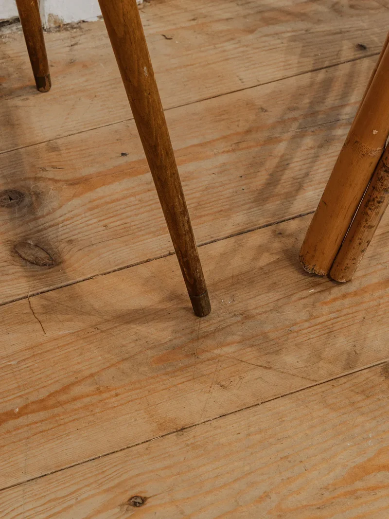 Hanna, la table d'appoint en bois et verre N°1283