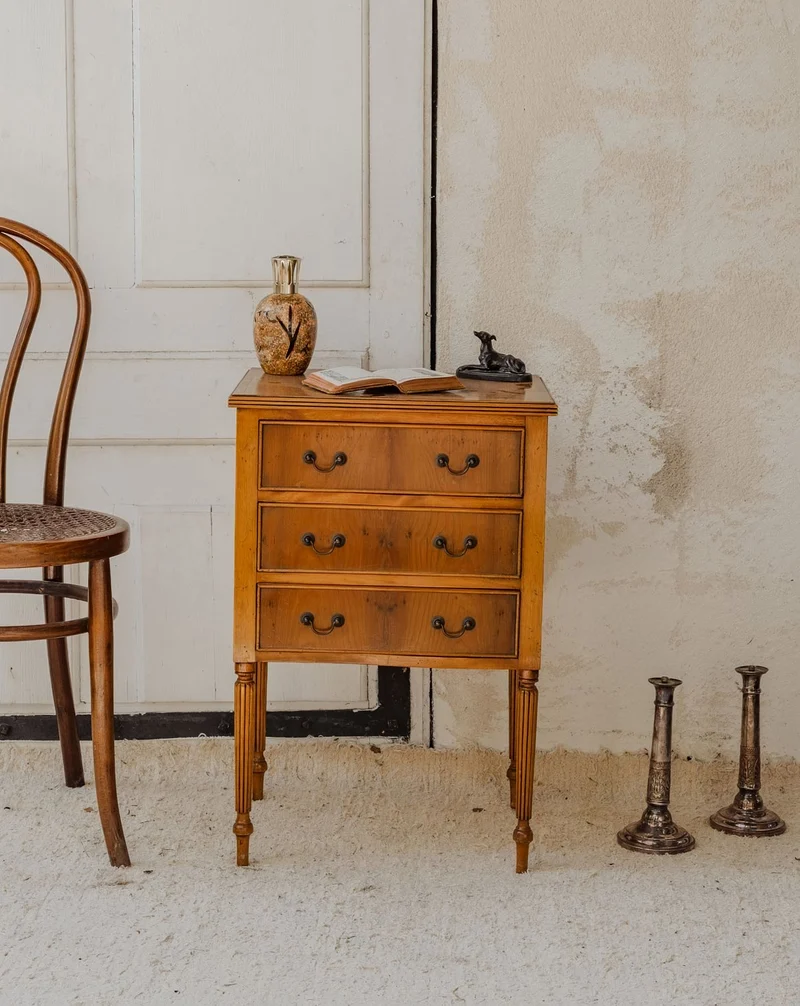 Odile, la table de chevet en bois N°1284