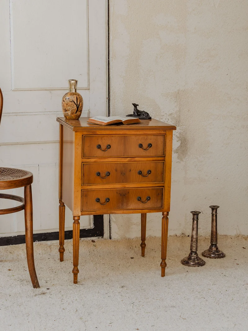 Odile, la table de chevet en bois N°1284