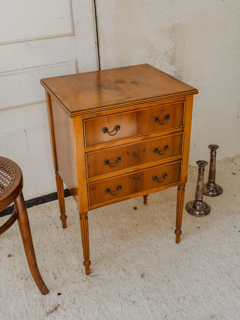 Odile, la table de chevet en bois N°1284
