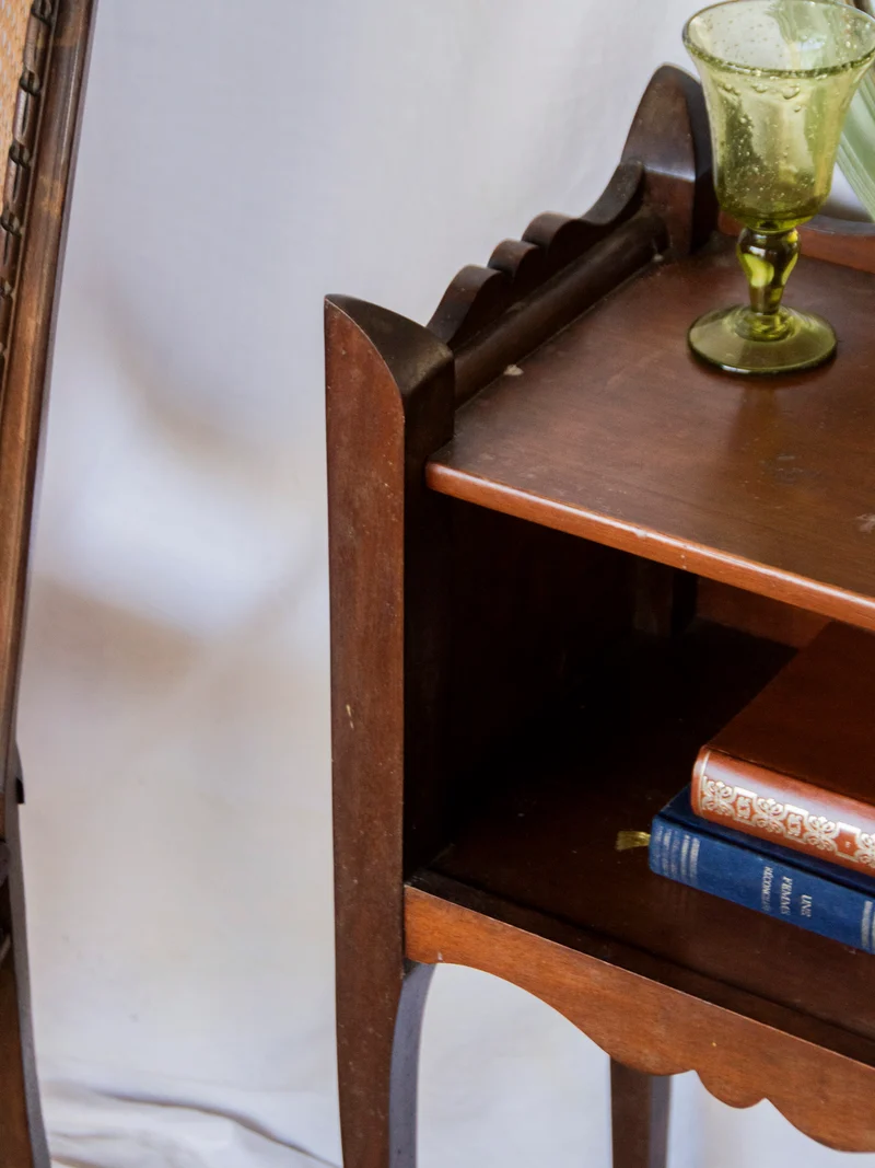 Francine, la table d'appoint en bois N°781