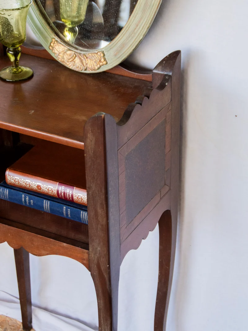Francine, la table d'appoint en bois N°781