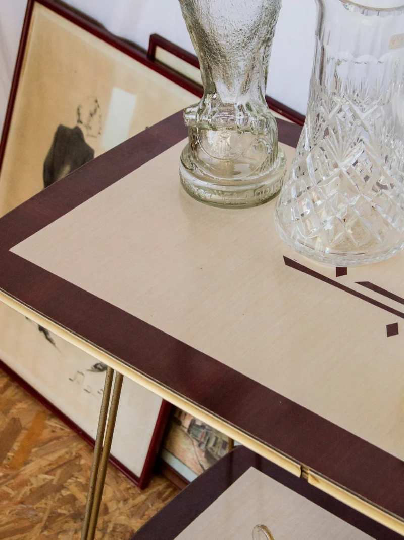 Anouk, la desserte en formica et laiton N°276