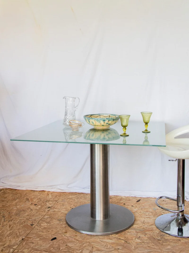 Karla, la table à manger en verre et acier N°1128