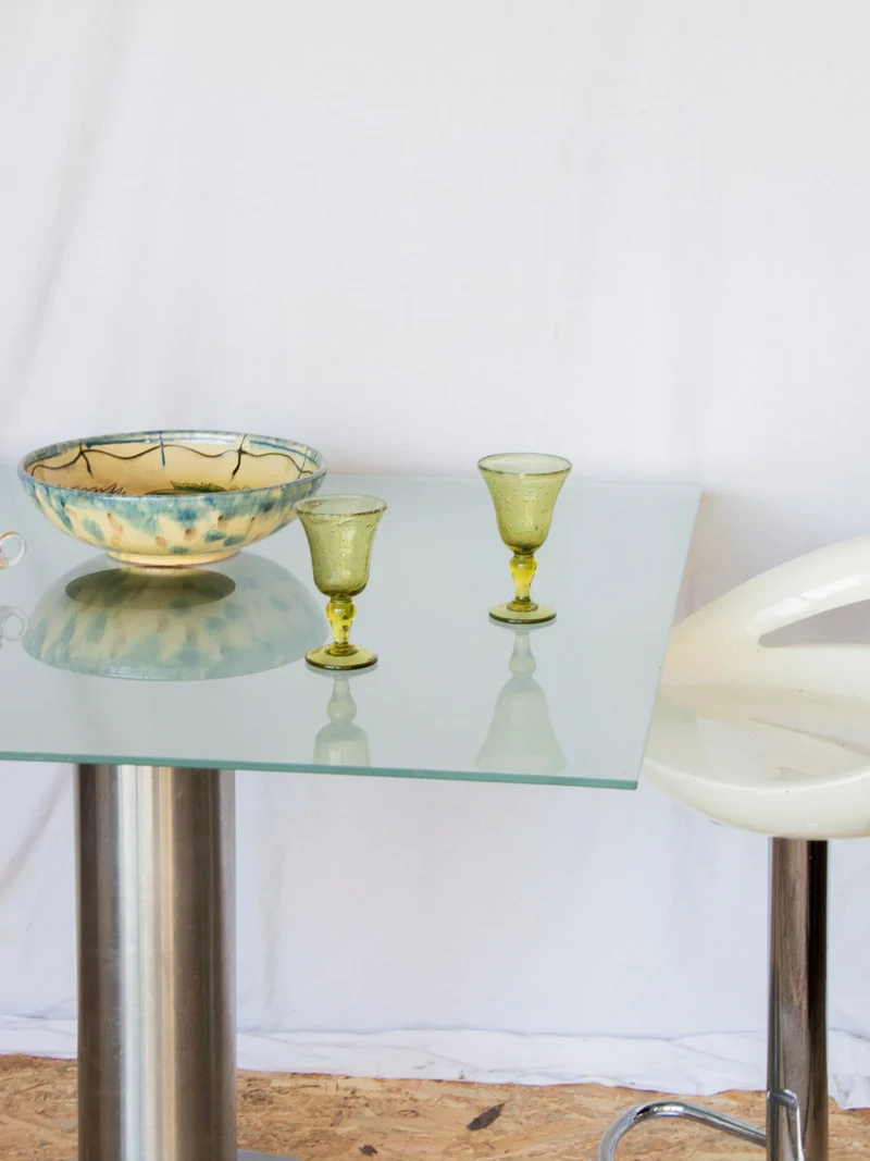 Karla, la table à manger en verre et acier N°1128