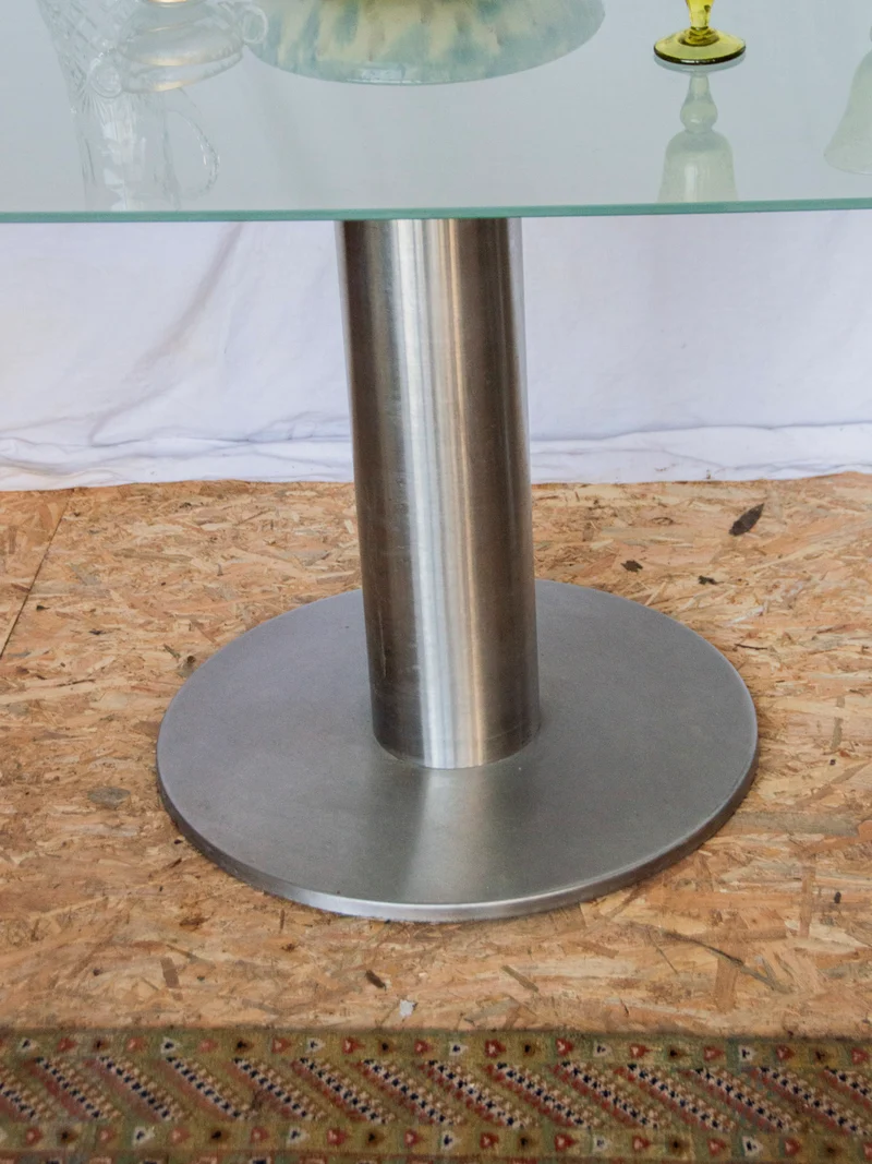 Karla, la table à manger en verre et acier N°1128