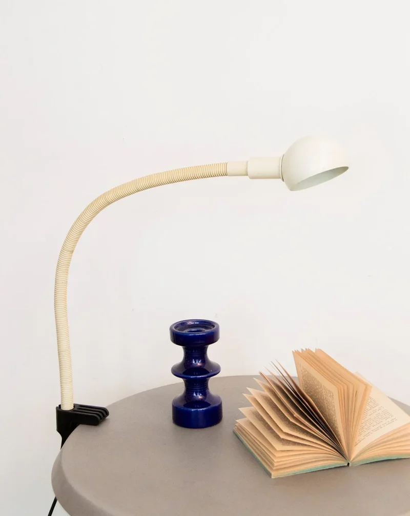 Julia, la lampe à poser en plastique blanc N°867