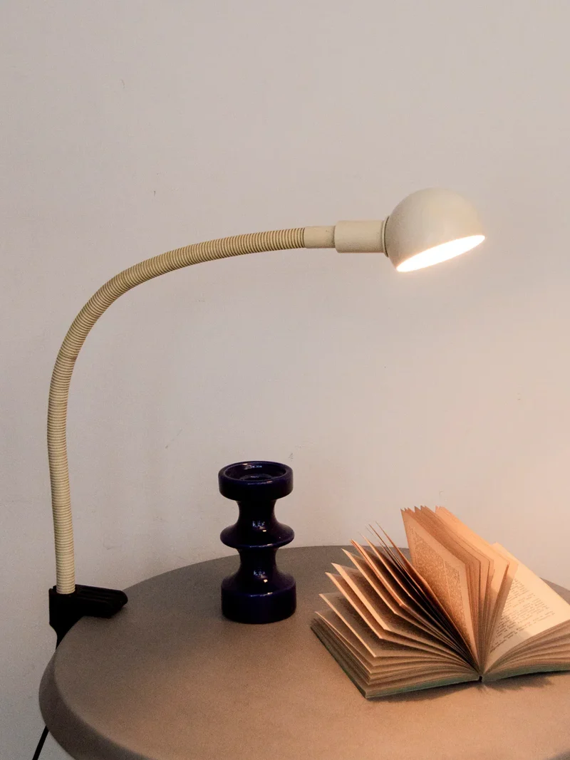 Julia, la lampe à poser en plastique blanc N°867