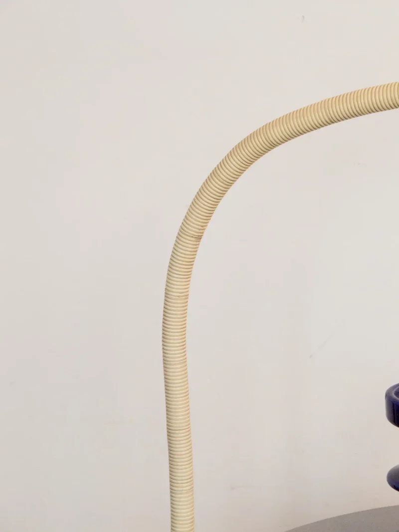 Julia, la lampe à poser en plastique blanc N°867