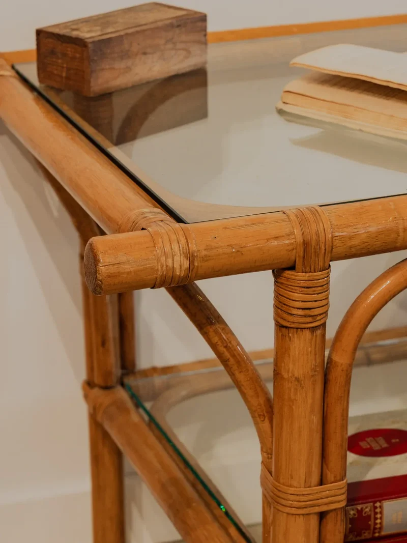 Francine, la table d'appoint en rotin et verre N°860
