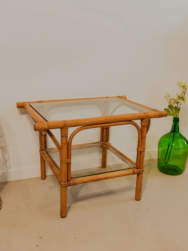 Francine, la table d'appoint en rotin et verre N°860
