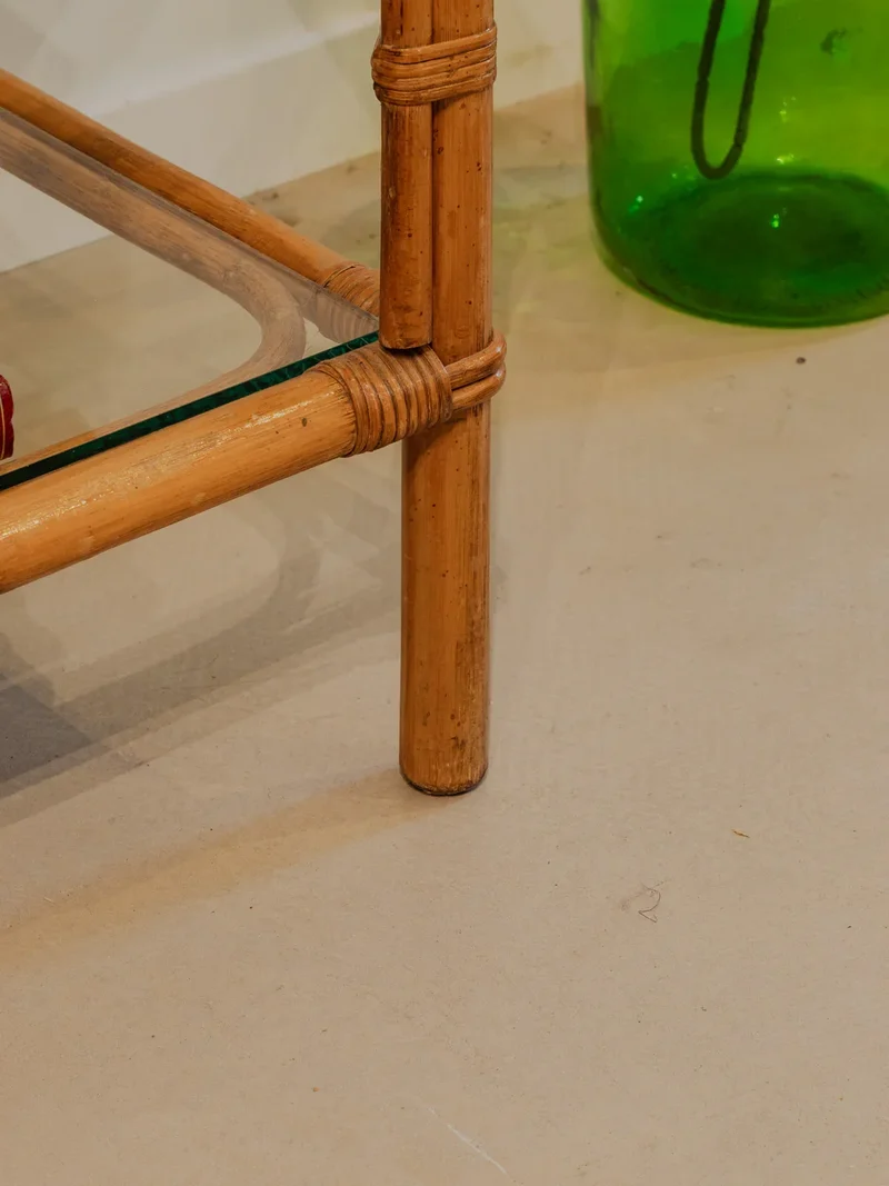 Francine, la table d'appoint en rotin et verre N°860