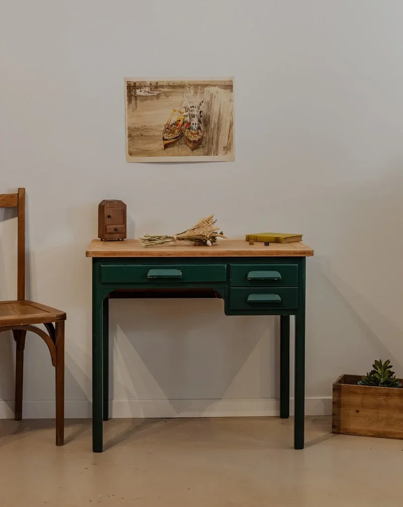Edouard, le bureau enfant en bois vert sapin N°665