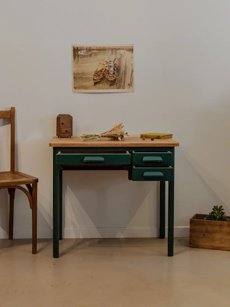 Edouard, le bureau enfant en bois vert sapin N°665