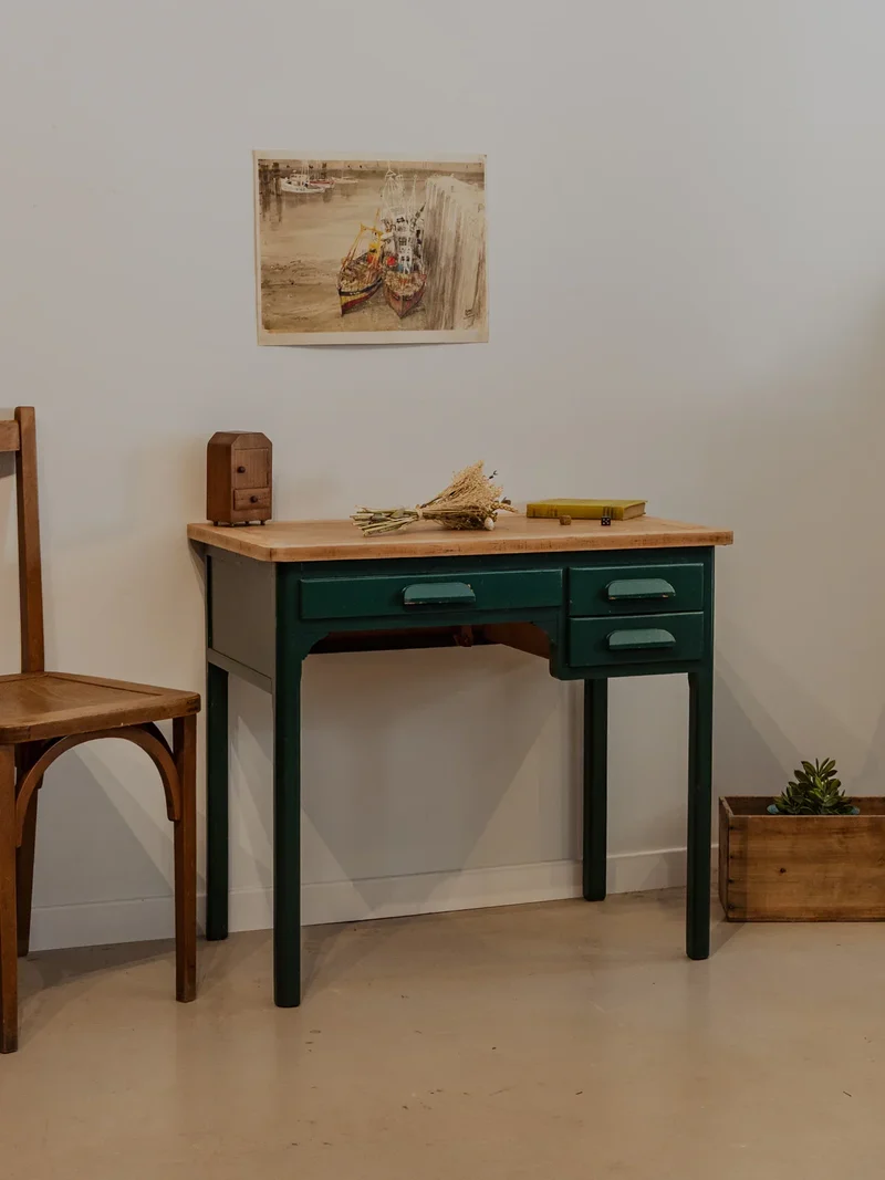 Edouard, le bureau enfant en bois vert sapin N°665