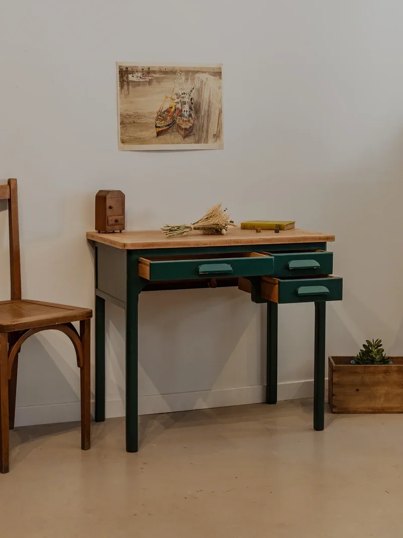 Edouard, le bureau enfant en bois vert sapin N°665