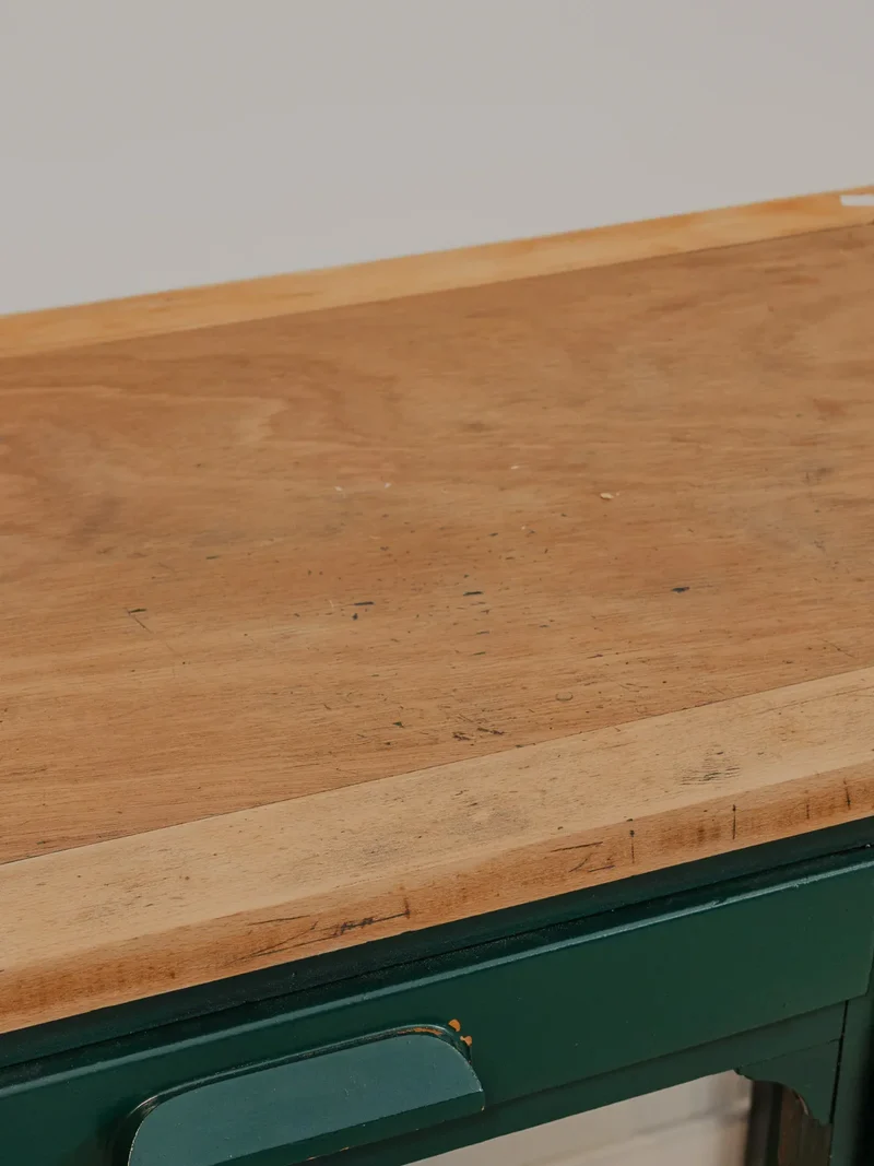 Edouard, le bureau enfant en bois vert sapin N°665