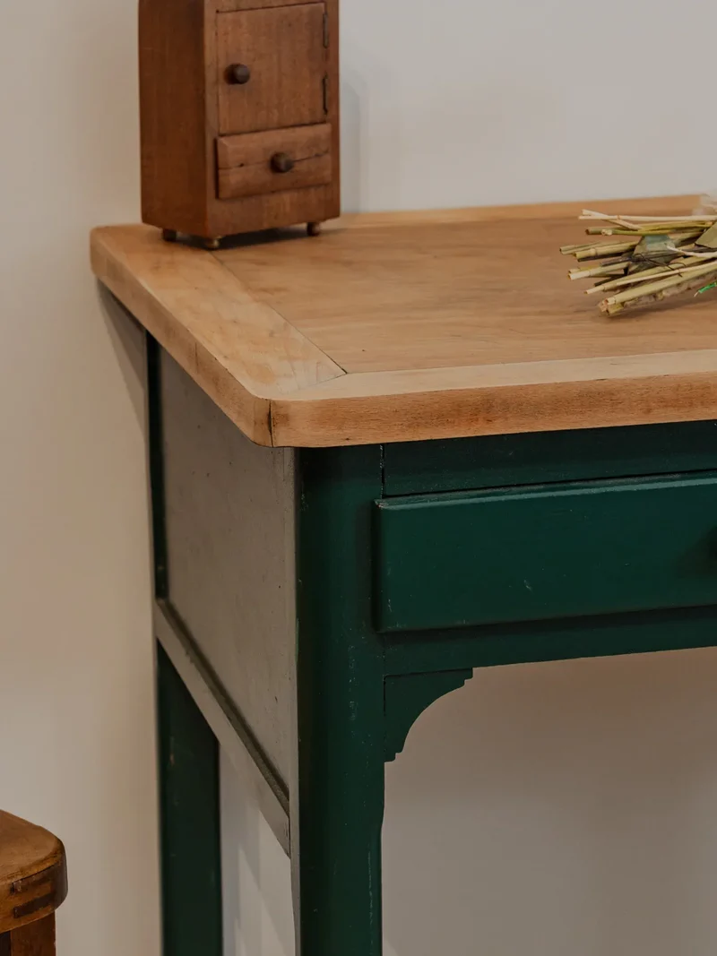 Edouard, le bureau enfant en bois vert sapin N°665