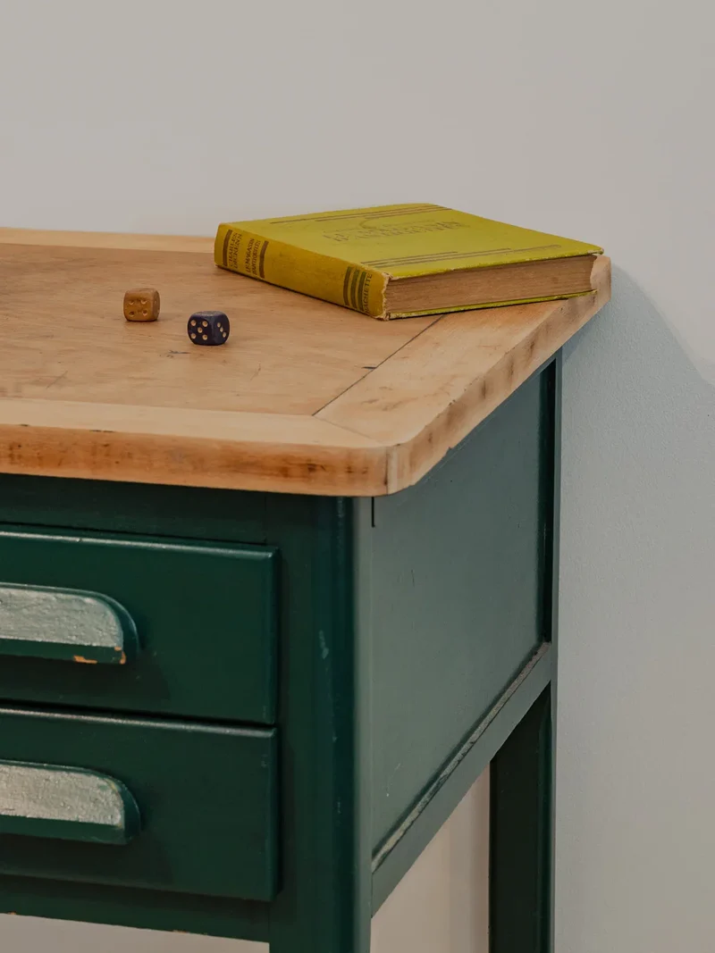 Edouard, le bureau enfant en bois vert sapin N°665