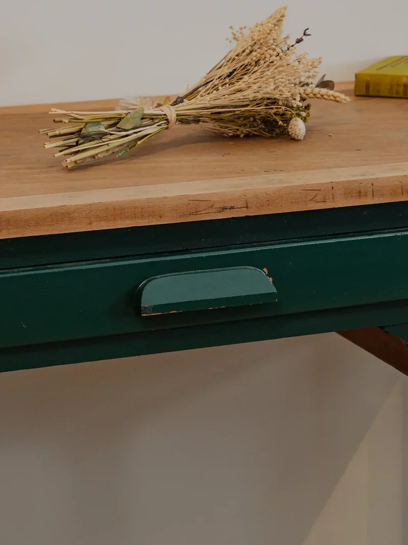 Edouard, le bureau enfant en bois vert sapin N°665