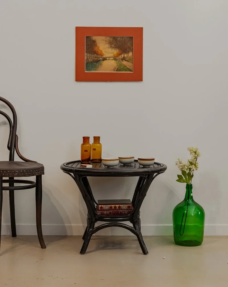 Francine, la table d'appoint en rotin noir N°862