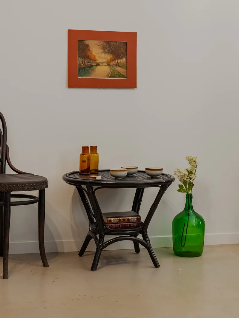 Francine, la table d'appoint en rotin noir N°862