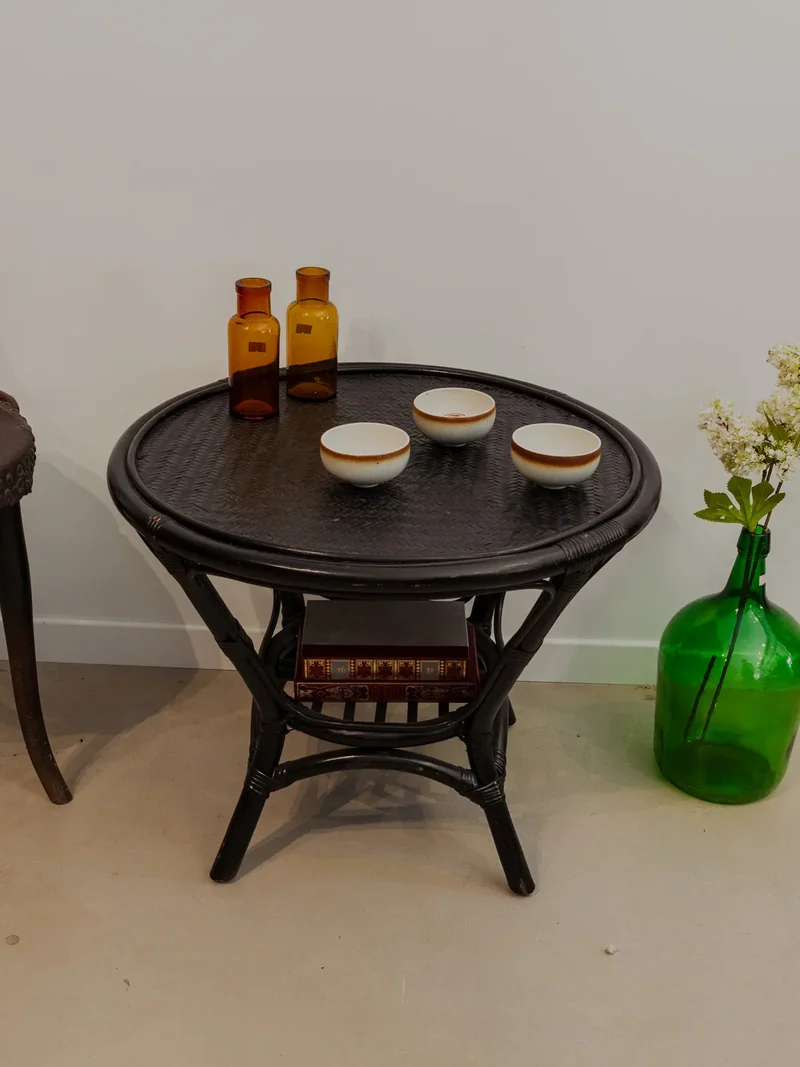 Francine, la table d'appoint en rotin noir N°862