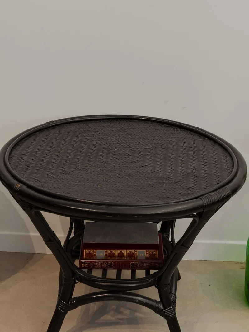 Francine, la table d'appoint en rotin noir N°862