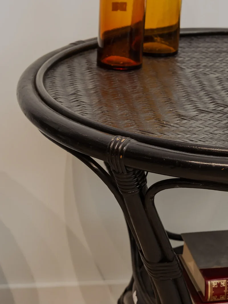 Francine, la table d'appoint en rotin noir N°862