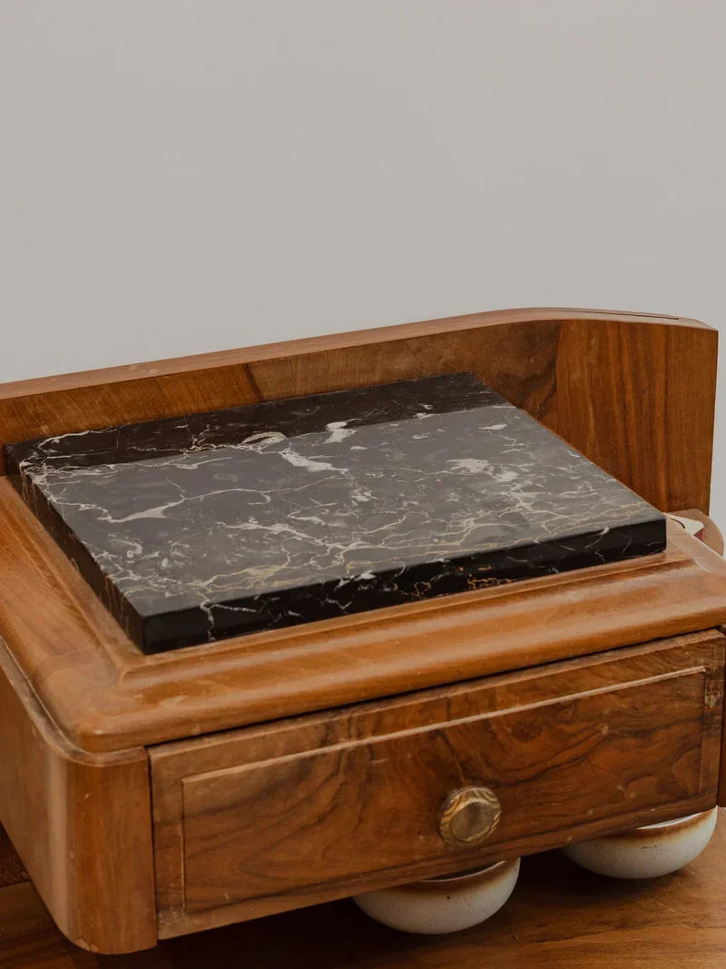 Odile, la table de chevet Art Déco en bois N°1297