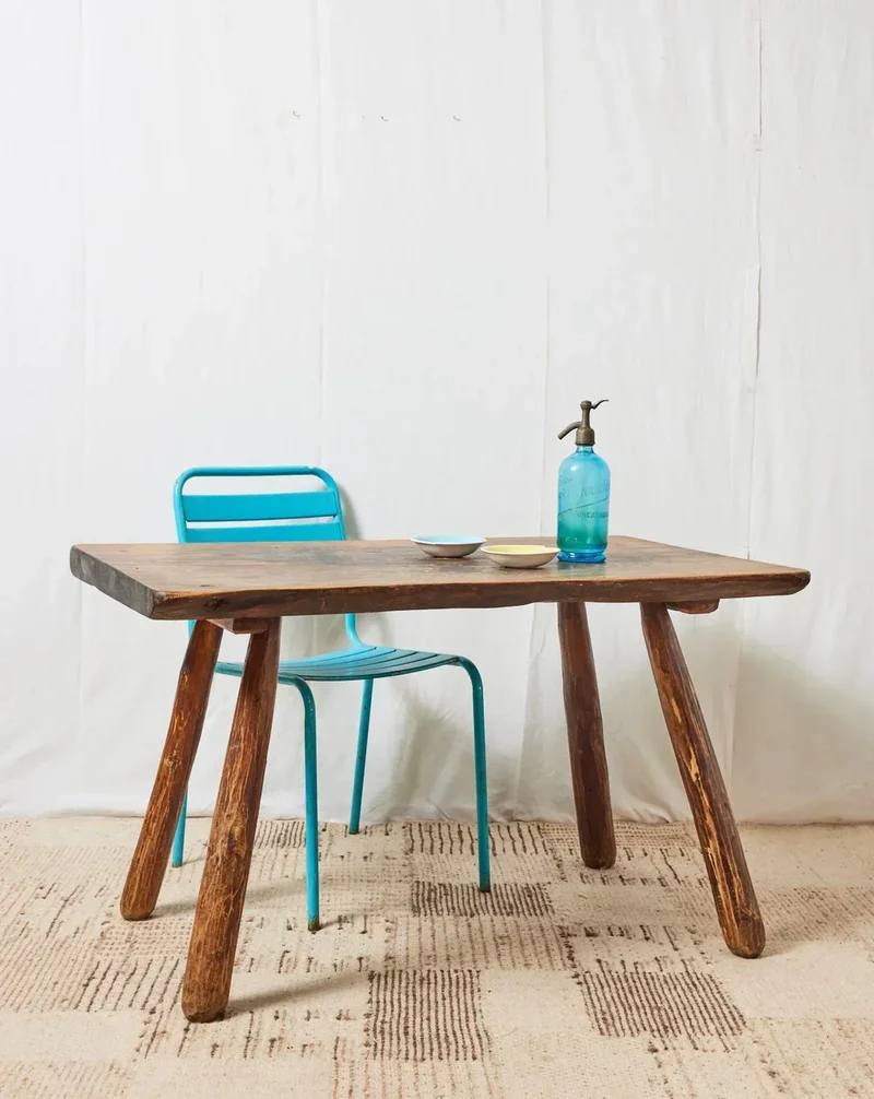 Romy, la table à manger brutaliste en chêne massif N°565