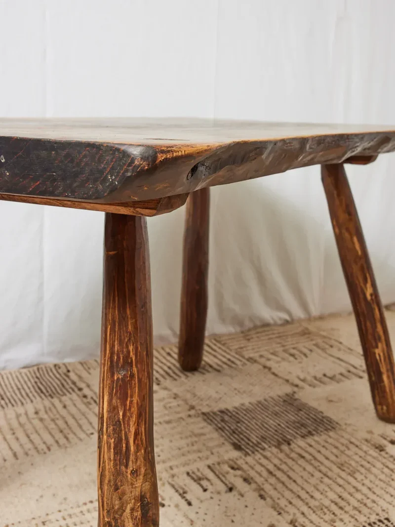 Romy, la table à manger brutaliste en chêne massif N°565