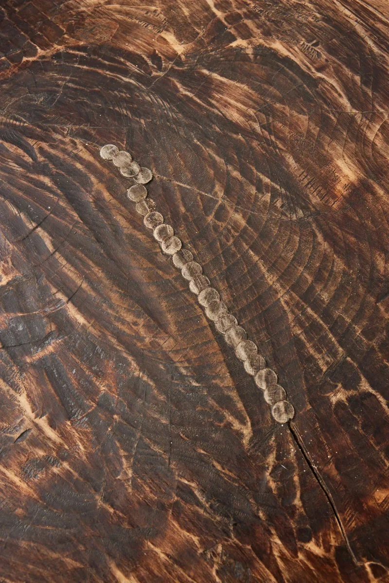 Romy, la table à manger brutaliste en chêne massif N°565