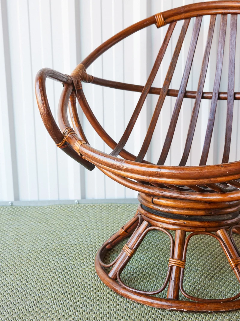Ernest, le fauteuil en rotin N°874