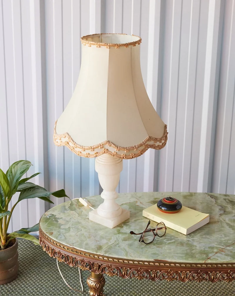 Suzanne, la lampe à poser italienne en onyx blanc N°544