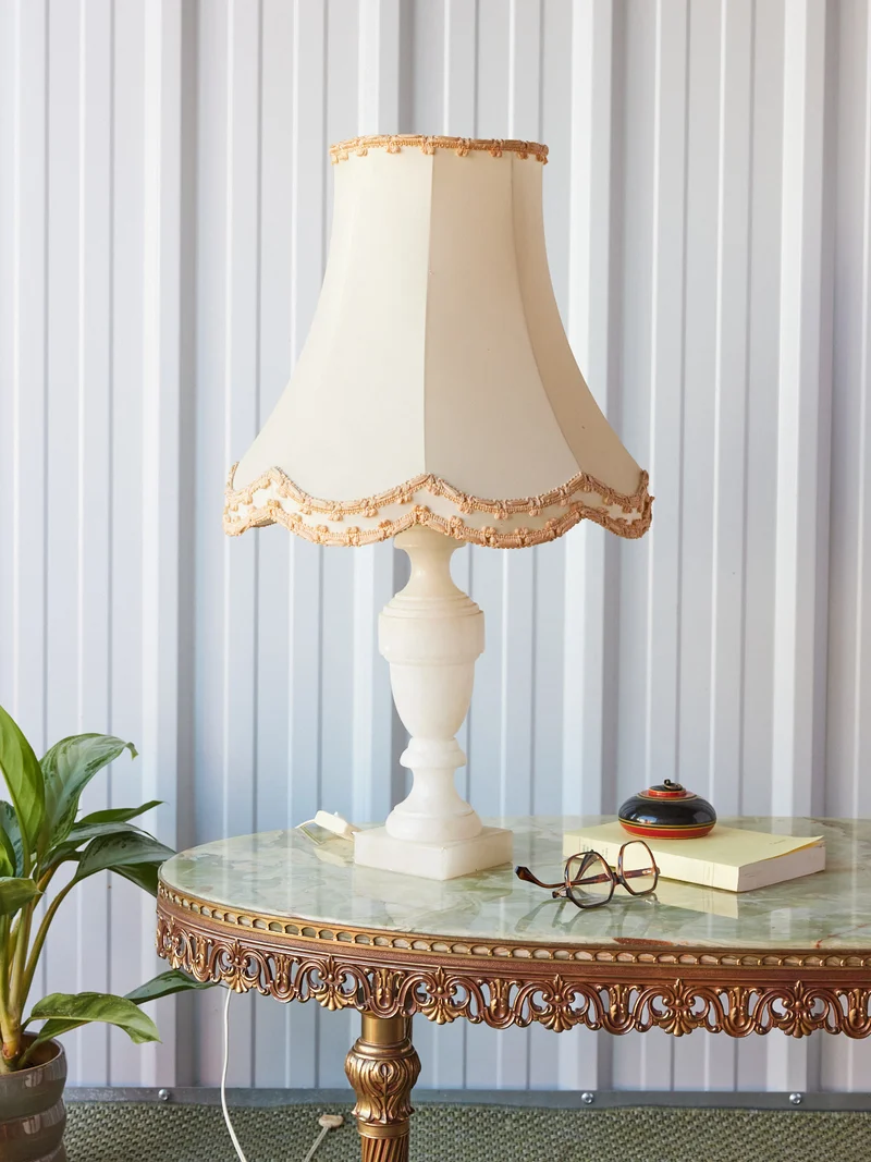 Suzanne, la lampe à poser italienne en onyx blanc N°544