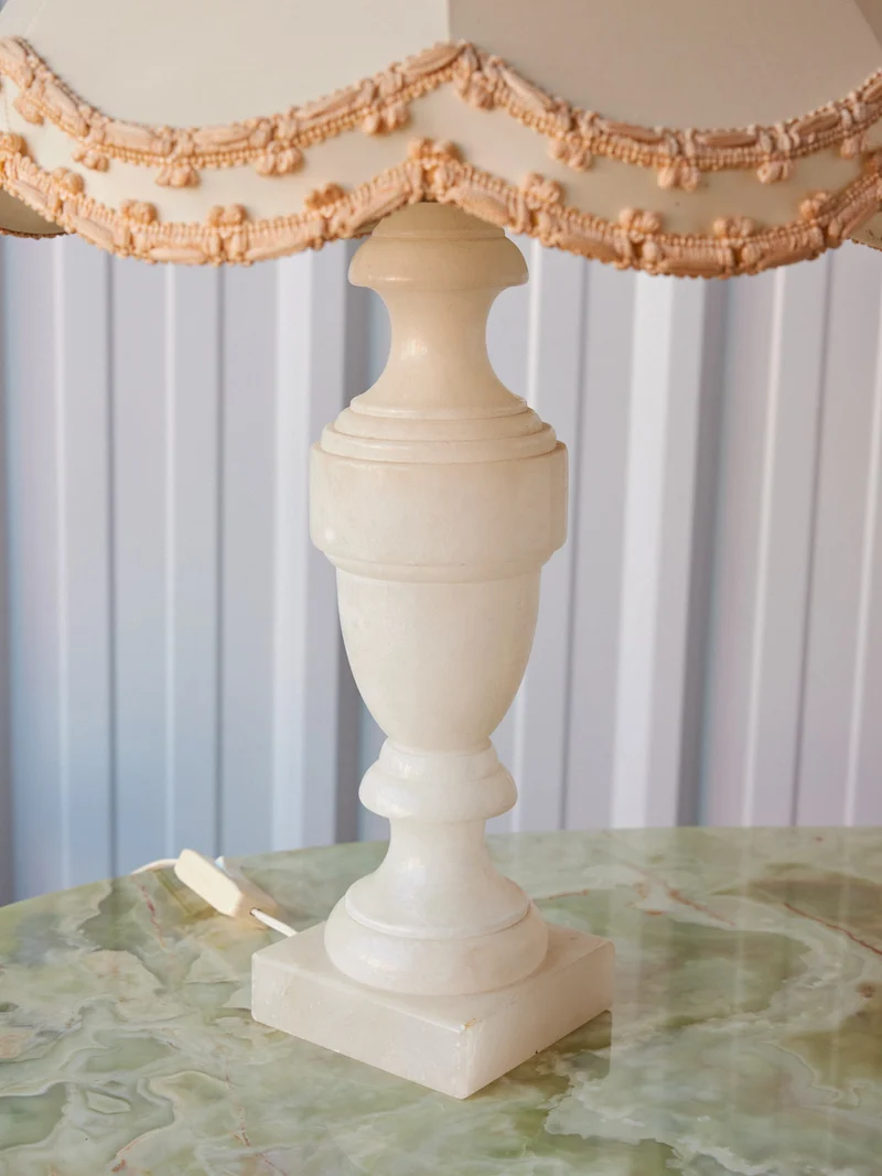 Suzanne, la lampe à poser italienne en onyx blanc N°544