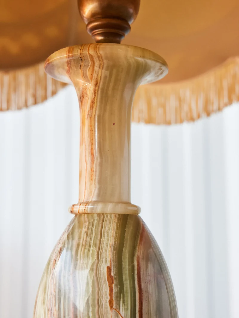 Suzanne, la lampe à poser en onyx N°545