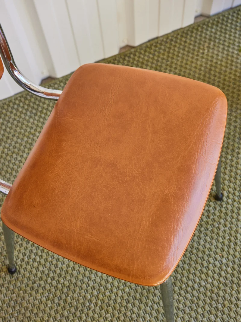 Alma, la paire de chaise en skaï N°1445