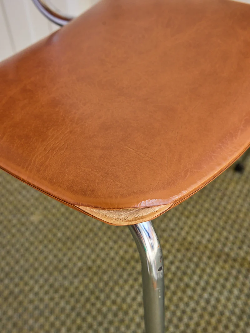 Alma, la paire de chaise en skaï N°1445