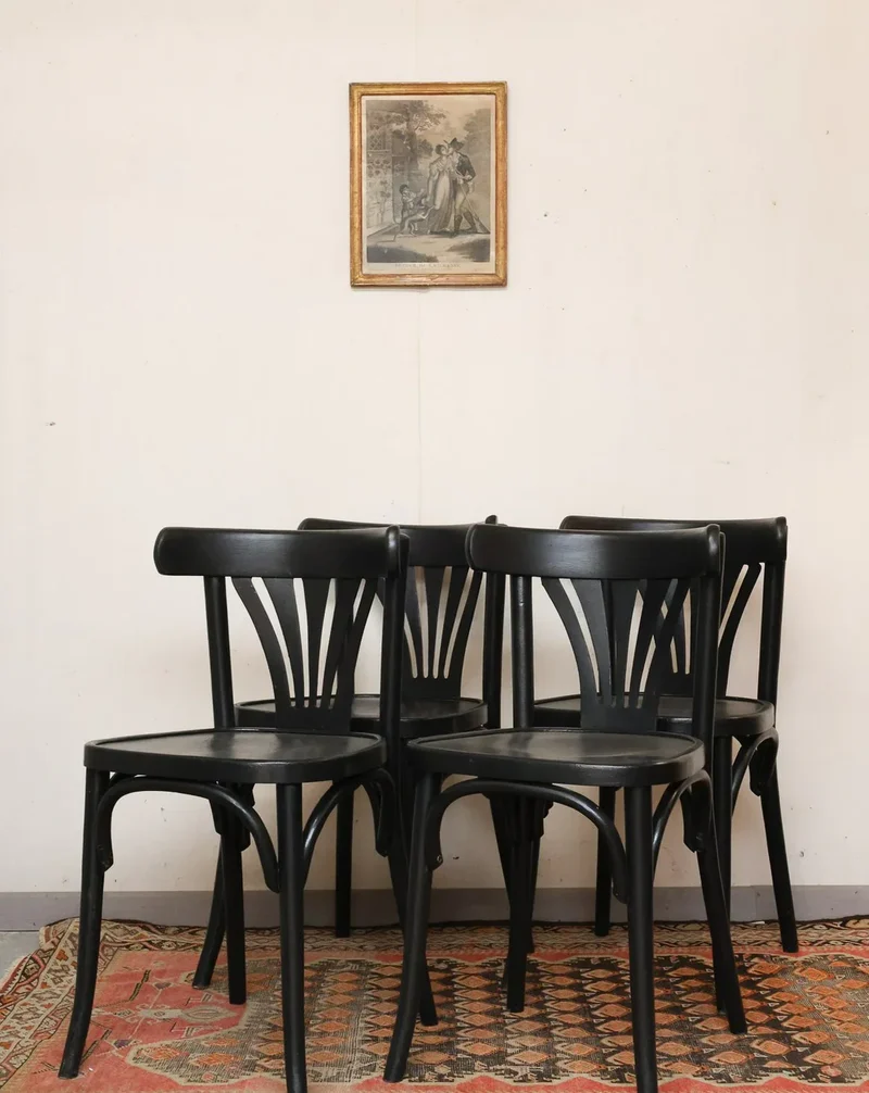 Claude, le lot de 4 chaises de bistrot noires N°1113